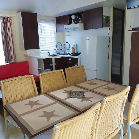 Bungalow De 3 Chambres A Meschers Sur Gironde Avec Terrasse Amenagee A 2 Km De La Plage Holiday home Meschers-sur-Gironde